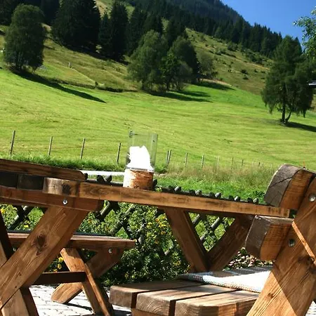 Enzian לינה וארוחת בוקר *