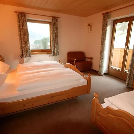 Enzian לינה וארוחת בוקר *