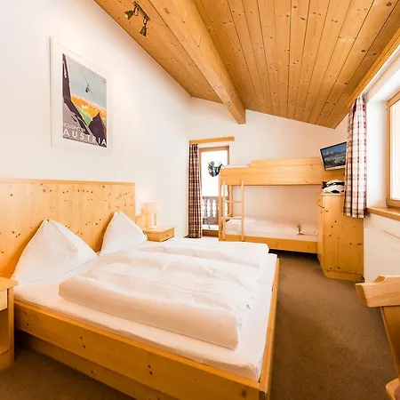 Enzian לינה וארוחת בוקר