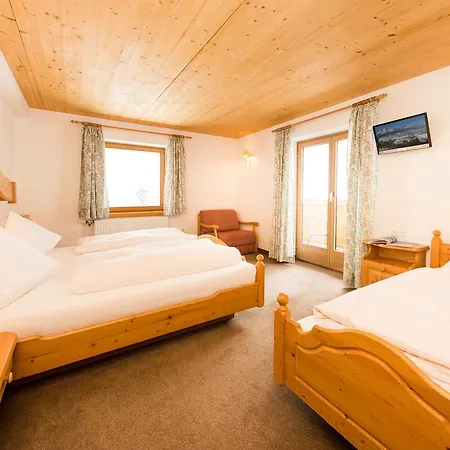 Enzian לינה וארוחת בוקר