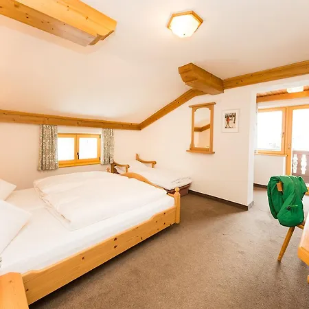 לינה וארוחת בוקר Enzian